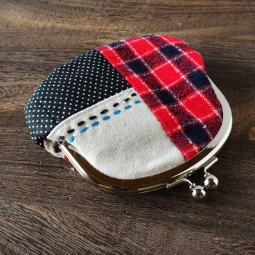 ★小銭入れがま口★布合わせとチクチクステッチ　レッド　和風