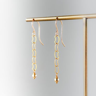 まいにち猫パレード！✧ 猫チェーンピアス（14kgf）軽やかに揺れる隠れ猫モチーフ