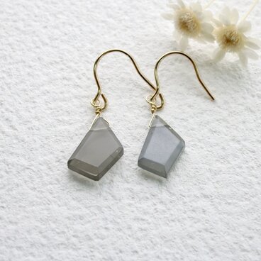 14kgfグレームーンストーン一粒ピアス