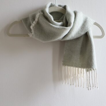 　ミニカシミヤマフラー　＜山葵色と真綿色＞