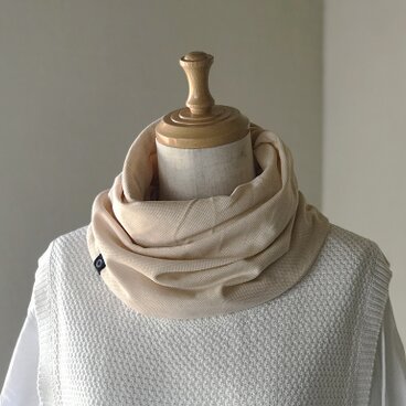 ふわさらドライ鹿の子のねじりスヌード　クリームベージュ