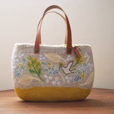 羊毛フェルトバッグ/朝の庭