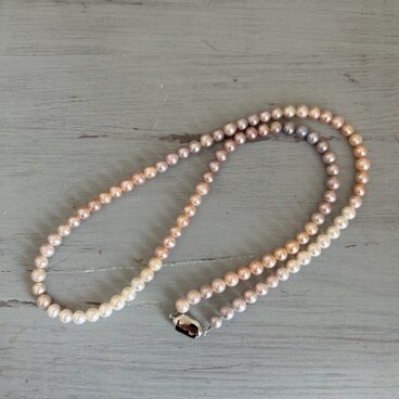 淡水パールのグラデーションネックレス