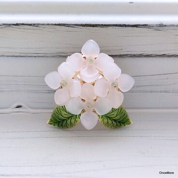 紫陽花の帯留め（ホワイト）