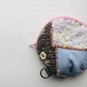 コインケース　ビーズ　手縫い　刺繍　布　小銭入れ　ハンドメイド　1954