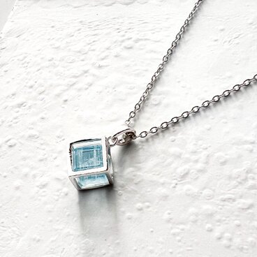 アクアマリンのロングネックレス