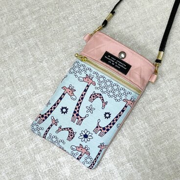 ♥♥スマホショルダー：ジャガード織・可愛いきりんさん柄♥♥