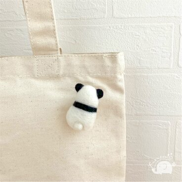 くっつきパンダ＊フェルトのブローチ