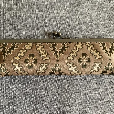 ★スリムペンケース　がま口タイプ   モカ茶色 モダン柄帯地★