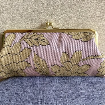 ★眼鏡ケース　がま口タイプ   ピンク×ゴールドの織花柄・2★