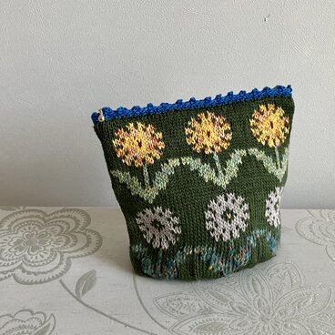 ポーチ　たんぽぽとわたぼうし（たんぽぽの花をメインに）