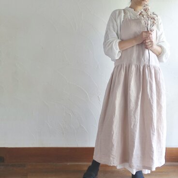 ギャザーたっぷり*リネンのエプロンワンピース