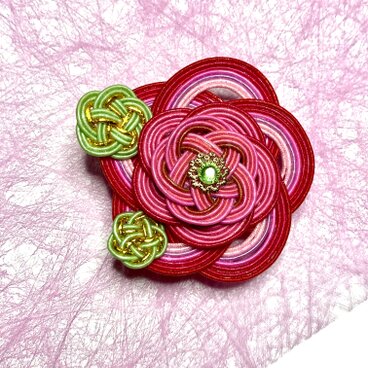 水引ブローチ（クリップ付き）　牡丹色　梅結び三枚重ね