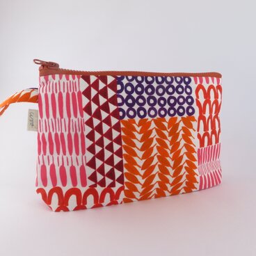 プリントポーチ　赤系