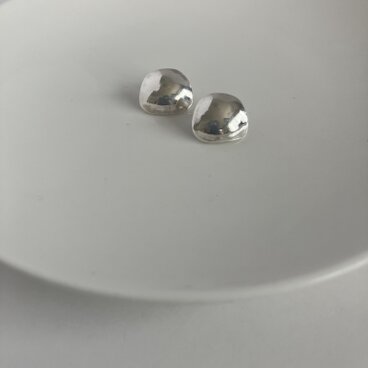 《silver950》まぁるい　台形　シルバー　スタッド　ピアス　樹脂イヤリング　変更可能　シンプル　