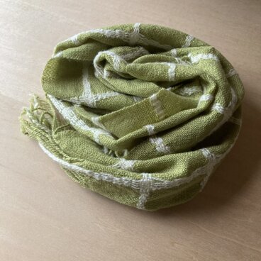 格子マフラー　黄緑色のカシミヤに格子　