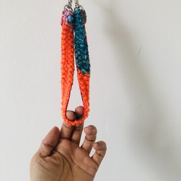 ストラップ（短）　strap  手編みストラップ　手縫い　布製　毛糸　ハンドメイド　1984