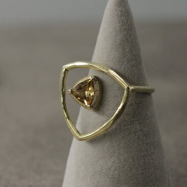 Floating Triangle Ring 真鍮／シトリン