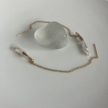 「夏の誕生石2024」 14kgf スティックパール　チェーンピアス　縦長　長い　揺れる　ゴールドピアス　パール　