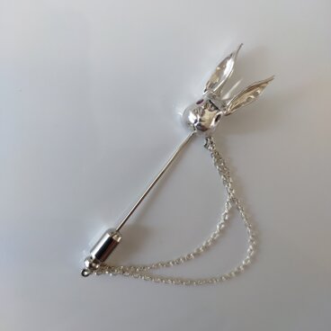 うさぎラペルピン（合成ルビー）