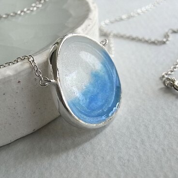 七宝の青空と雲のペンダント