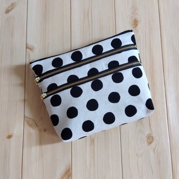 【在庫SALE】ドット　4段ファスナーポーチ+ポケット　バッグインバッグ　水玉　ブラック　　754