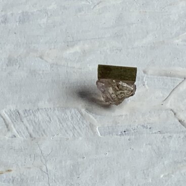 モルガナイトの片耳ピアス