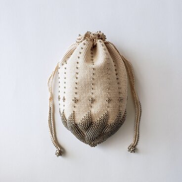 ビーズ編み込みの巾着ポーチ(大)　ボタニカル(ベージュ)