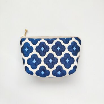 mont bouche フランス生地の花柄マチ付きポーチ(ネイビー・Ｍ)