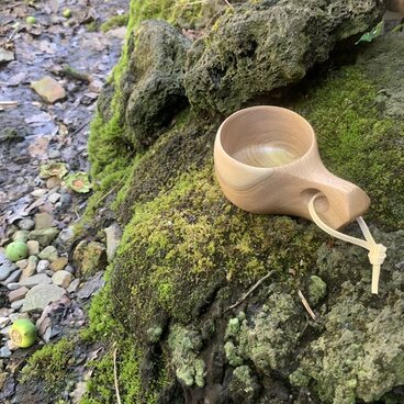 20240706003 1つの材料から削り出した【クルミ材】の木製マグカップ・ククサ