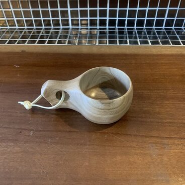 20240706006 1つの材料から削り出した【クルミ材】の木製マグカップ・ククサ