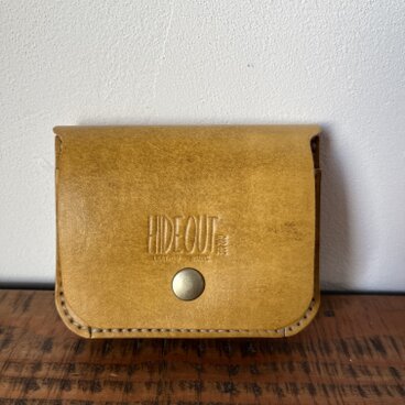 引き続きベロ付きレザーウォレット　マスタード