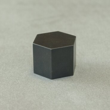 真鍮ペーパーウェイト：六角柱27×22【黒染め】