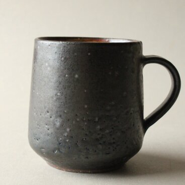 粉引マグカップ　メタリックブラック　