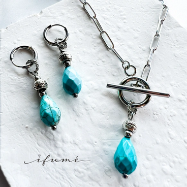 エスニックなターコイズのネックレス&ピアス（イヤリング）サージカルステンレス