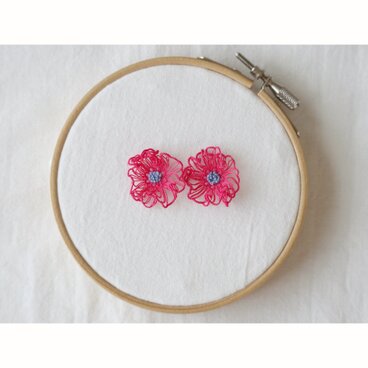 レースと刺繍の花ピアス/イヤリング