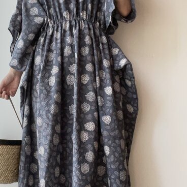 インドコットン　ブロックプリントシスターワンピース　グレー　シロツメクサ柄
