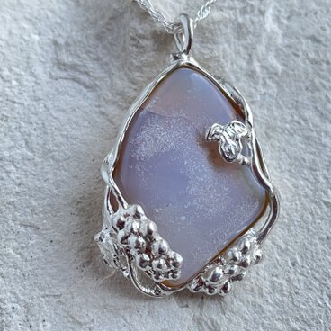 朝焼け色のオパールとぶどうペンダント