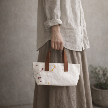 使われてきた形を、今の暮らしへ。 キャンバス×レザー フィールドバッグ｜道具としての一点もの