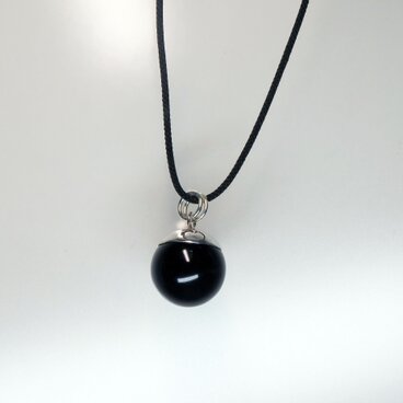 ブラックオニキスのスフィア彫金ペンダント　　