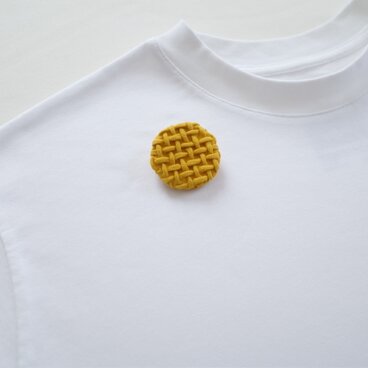 Smocking brooch・きいろ