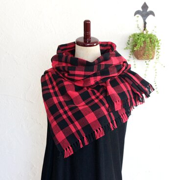 コットン100％チクチクしない手織りストール【ブラック x レッド チェック柄】