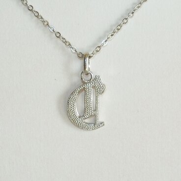 イニシャルペンダントトップ　C　泡彫り　プラチナコーティング