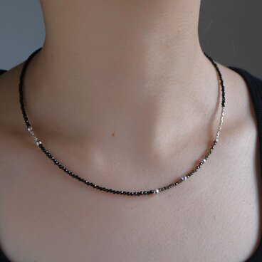 svart og pýrít necklace：天然石パイライト/ブラックスピネル/シルバー　ビーズネックレス　黒