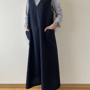 立体シルエットのジャンバースカート　コットンリネン　ネイビー　サイズ展開あり