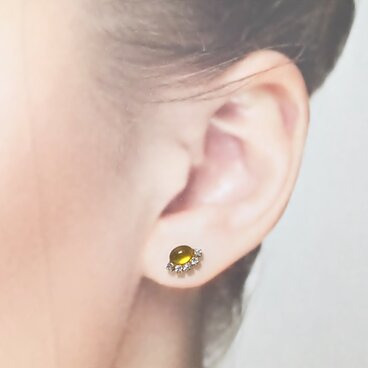 ゴールデントパーズ風　ラインストーンをまとったオーバルカボションＳ