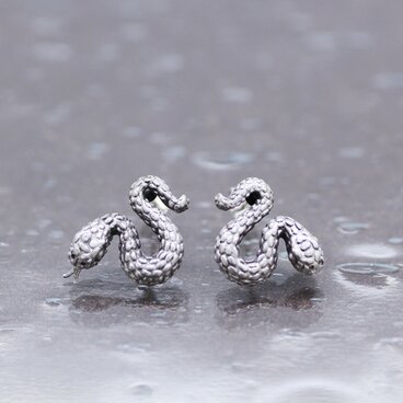 ヘビのシルバーピアス（両耳）