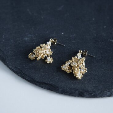 タティングレース×ビーズ　シャンデリアピアス　ゴールド