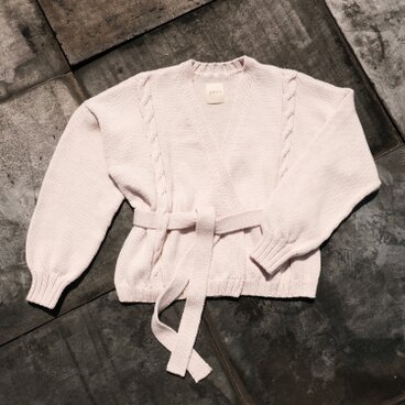 【ウール100%】ケーブル柄ラップカーディガン