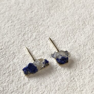 【一点物】アシンメトリー•プレート 原石ピアス（ラピスラズリ•クォーツ）